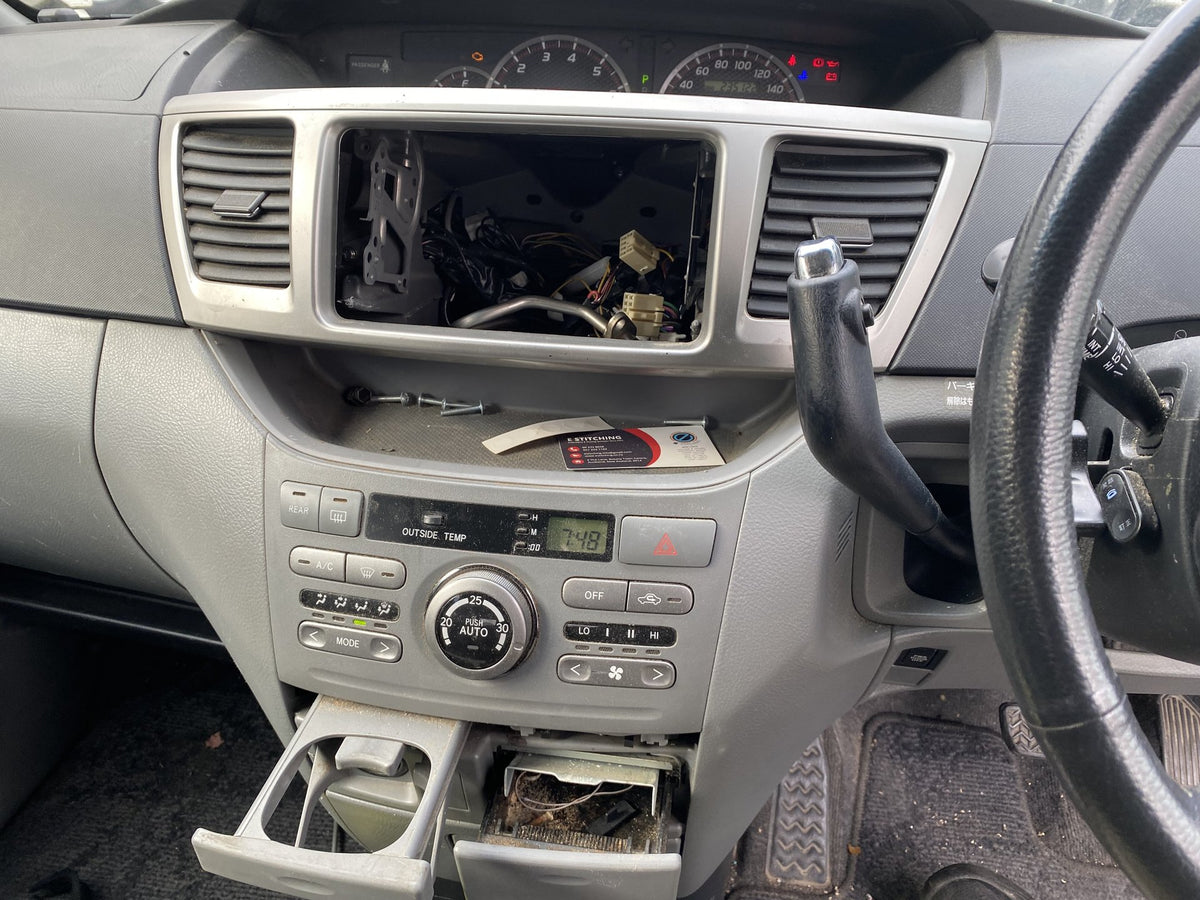 2007 Toyota Voxy AZR60- Dismantling For Parts