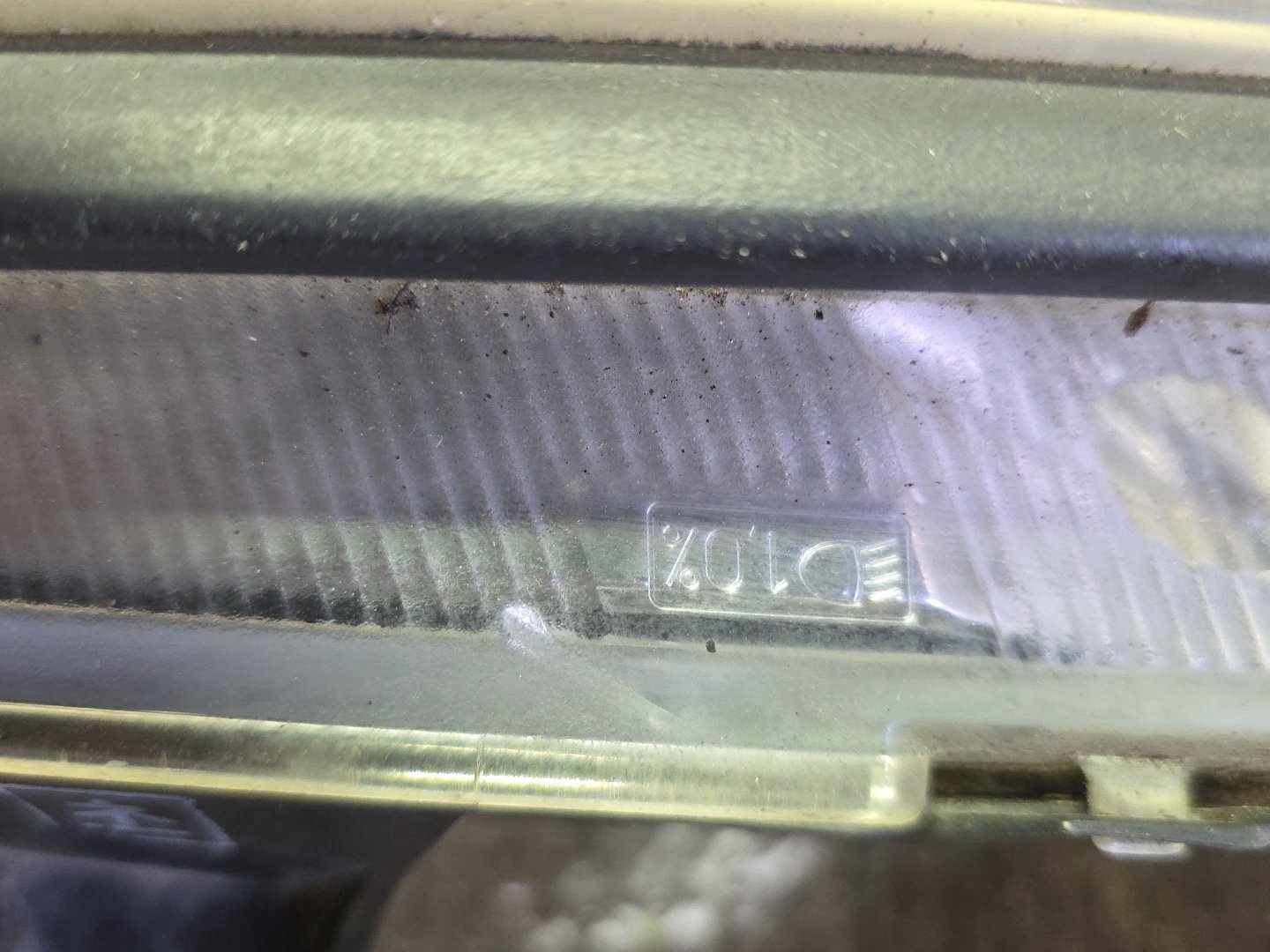 2007 Mazda MPV- Right Headlight PN: