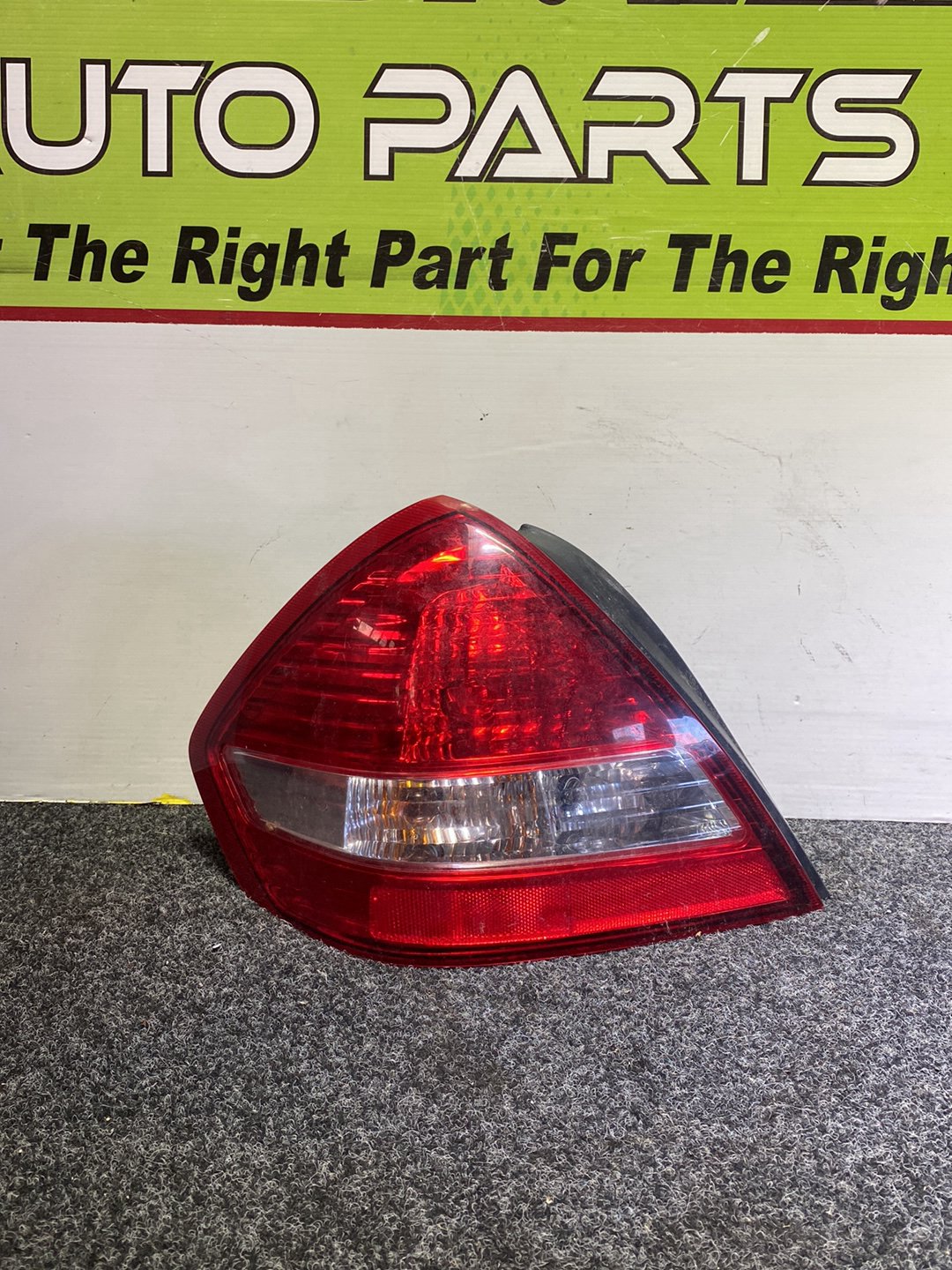 2006 Nissan Tiida - Left Taillight
