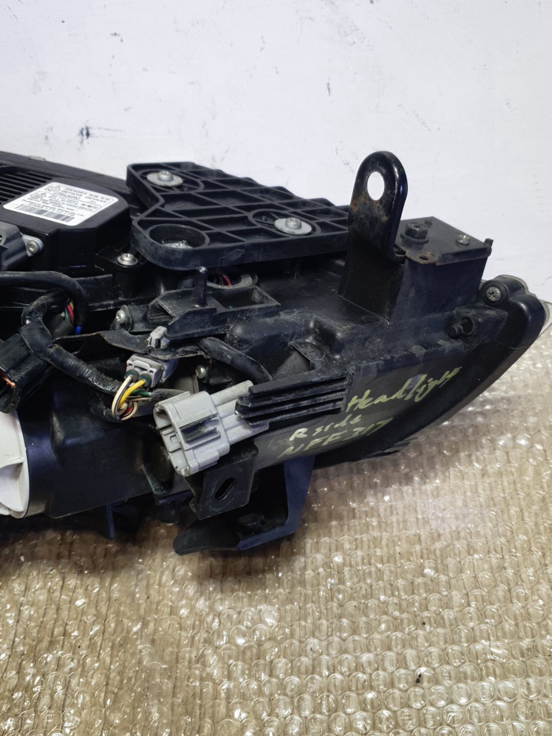 2011 Nissan Fuga- Right Headlight PN: see photos