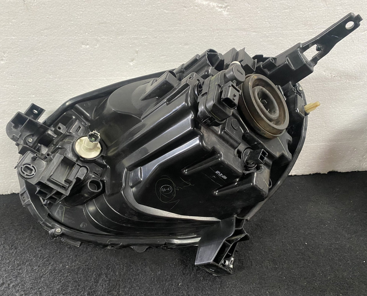 2011 Nissan March - Right Headlight PN: Non H.I.D