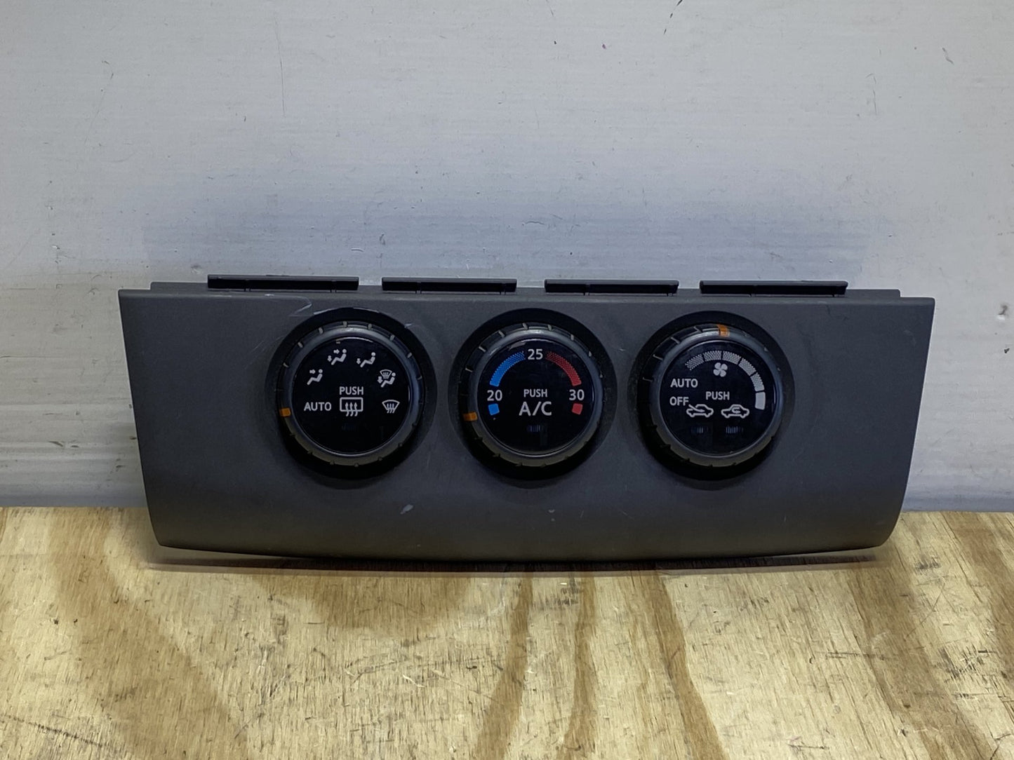 2005 Nissan Tiida JC11 - Climate Controller