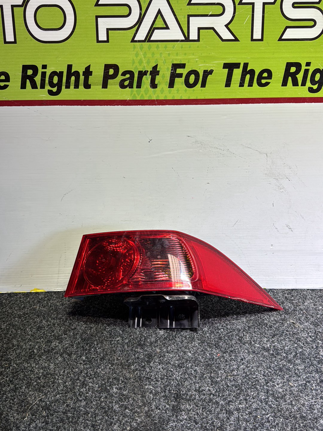 2004 Honda Accord- Right Taillight PN: STANLEY P3212R
