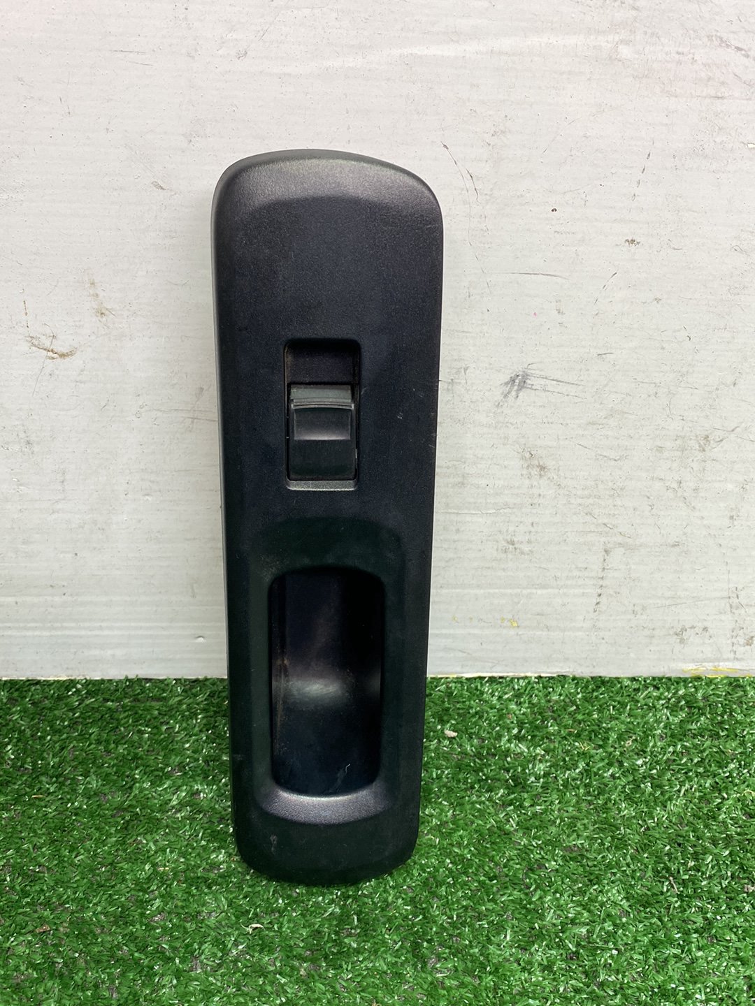 2013 Used Toyota Aqua NHP10 - Right Rear Window Switch PN: 74271-52310