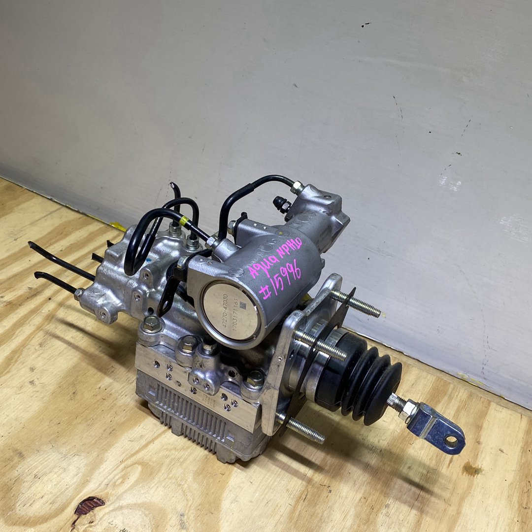 2017 Toyota Aqua NHP10 - ABS Pump PN: see photo