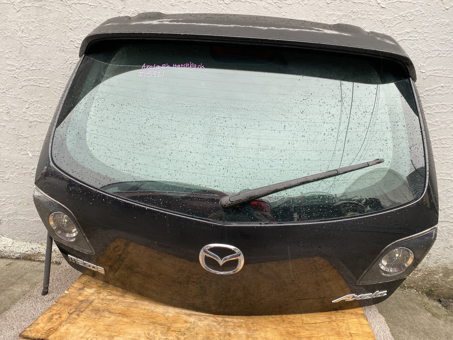 2005 Mazda Axela BK5P - Tailgate