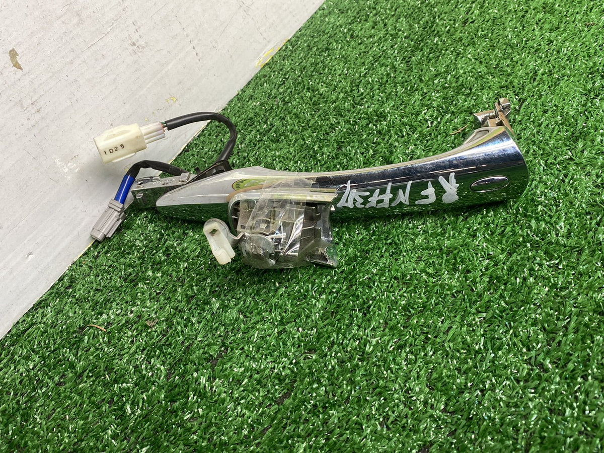 2011 Nissan Fuga - Right Front Exterior Door Handle PN: 80640-1MA0A
