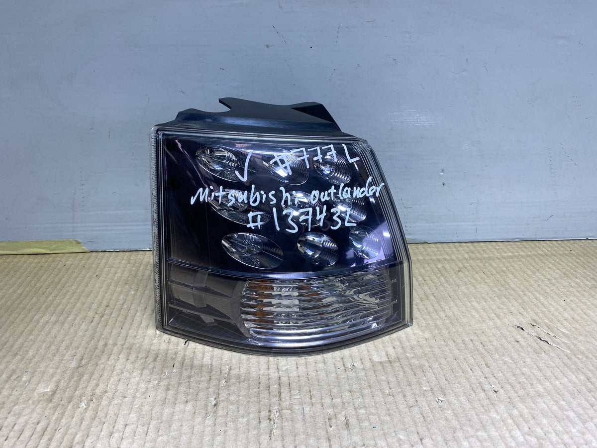 2007 Mitsubishi Outlander - Left Taillight PN: Koito 220-87813