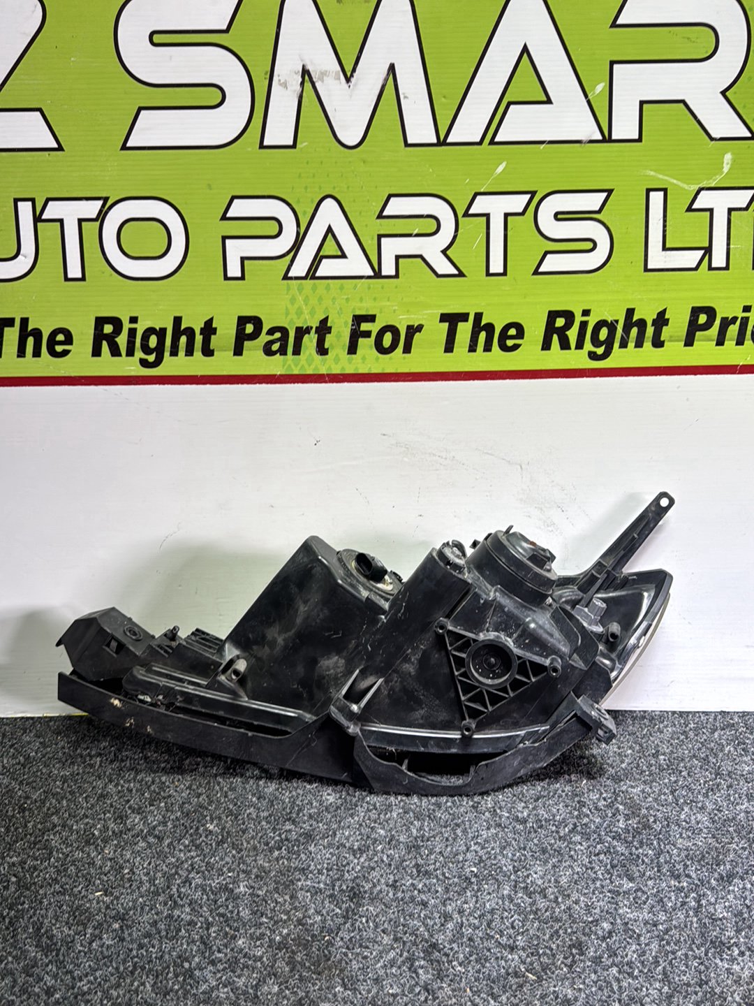 2006 Mazda Axela- Right Headlight PN: STANLEY P2951