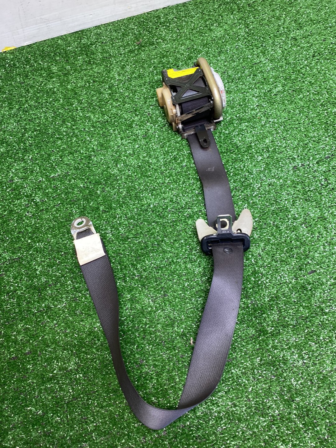 2002 Used Toyota Caldina - Left Front Seat Belt PN: 7323021060B0