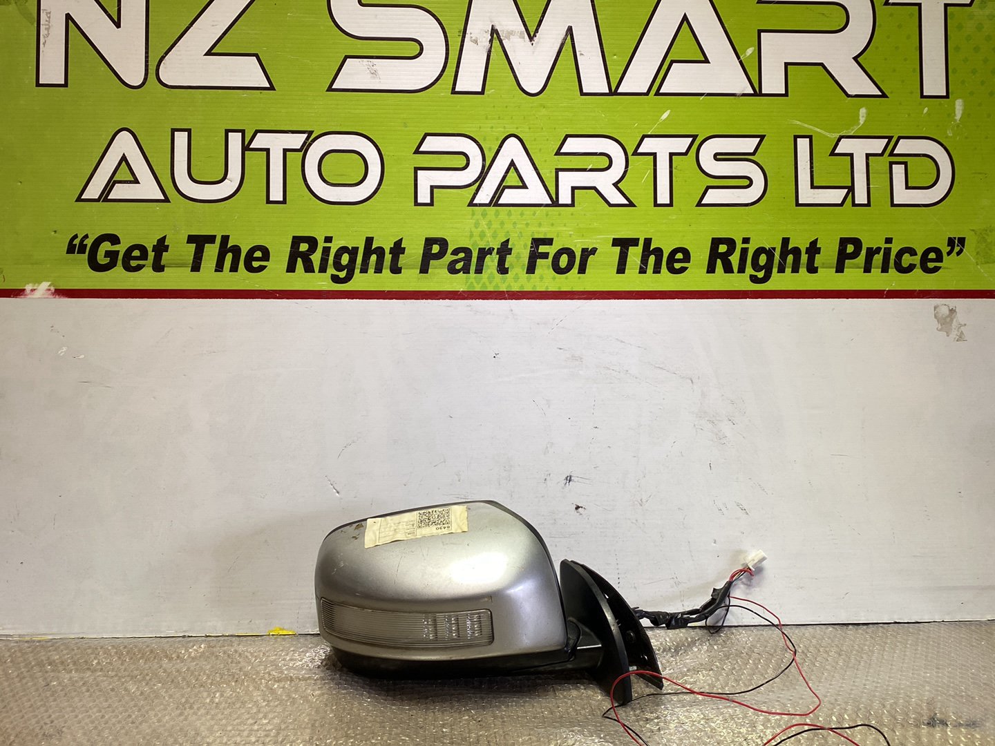 2005 Nissan Lafesta- Right Door Mirror PN: 2 plugs 7 wires