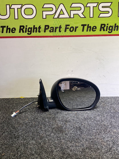 2011 Nissan Juke YF15 - Right Door Mirror PN: 5 wires