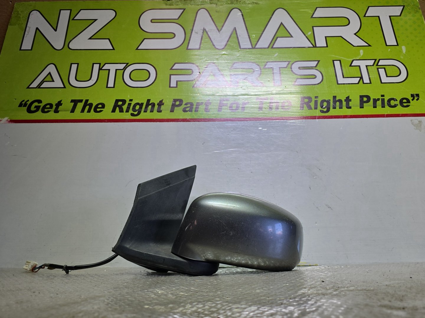2008 Nissan Wingroad- Left Door Mirror PN: 5 wires