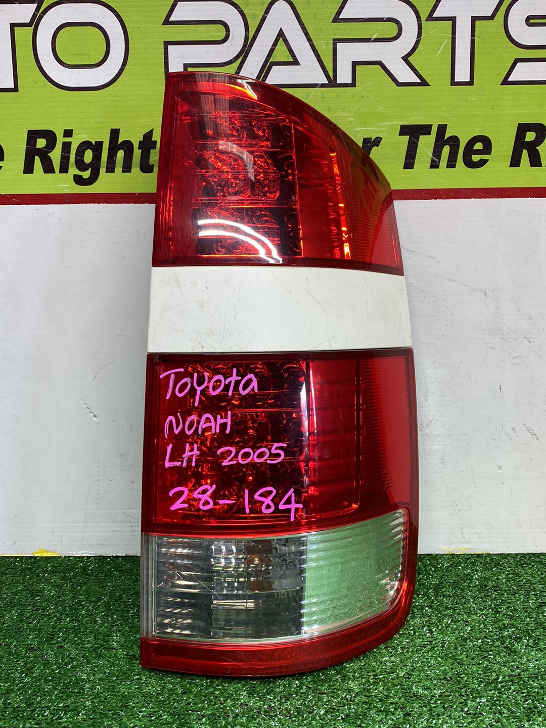 2005 Used Toyota Noah - Right Taillight PN: 28-184