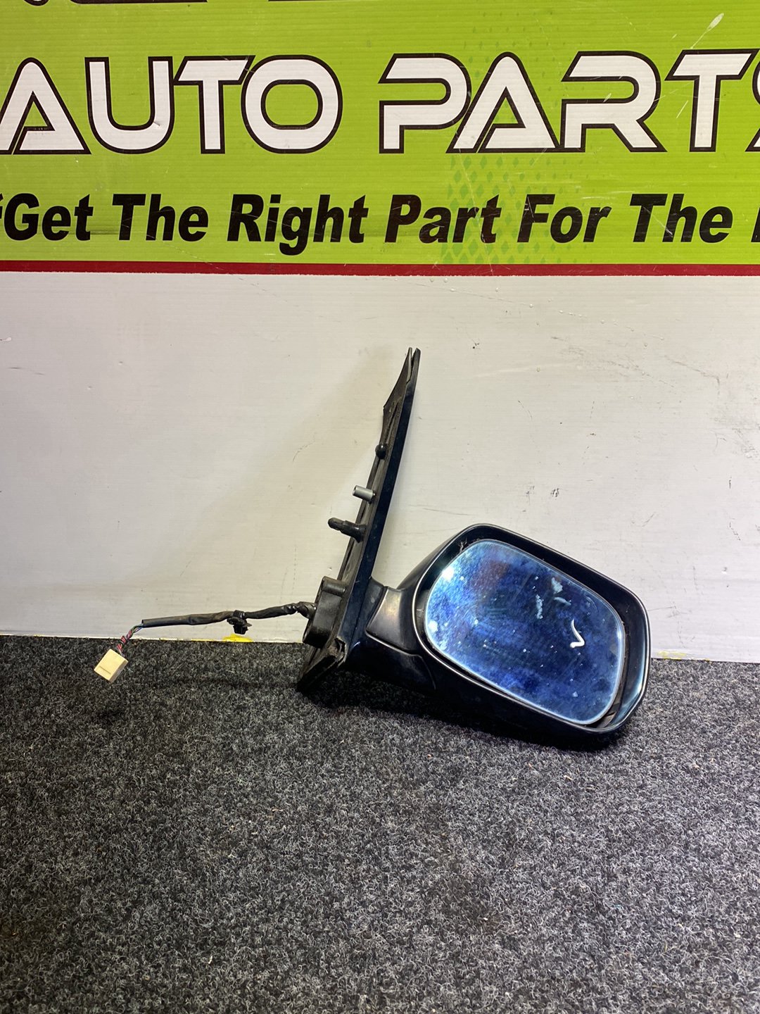 2005 Toyota Ipsum - Right Door Mirror PN: 5 wires