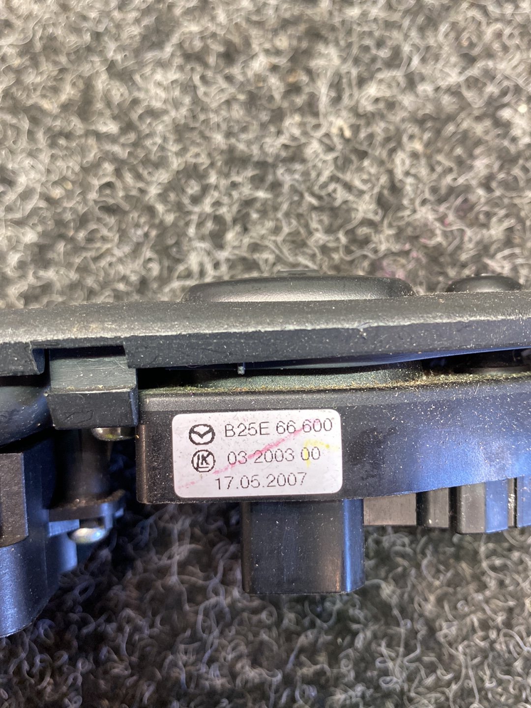 2006 Mazda Axela - Master Power Window Switch PN: B25E66600