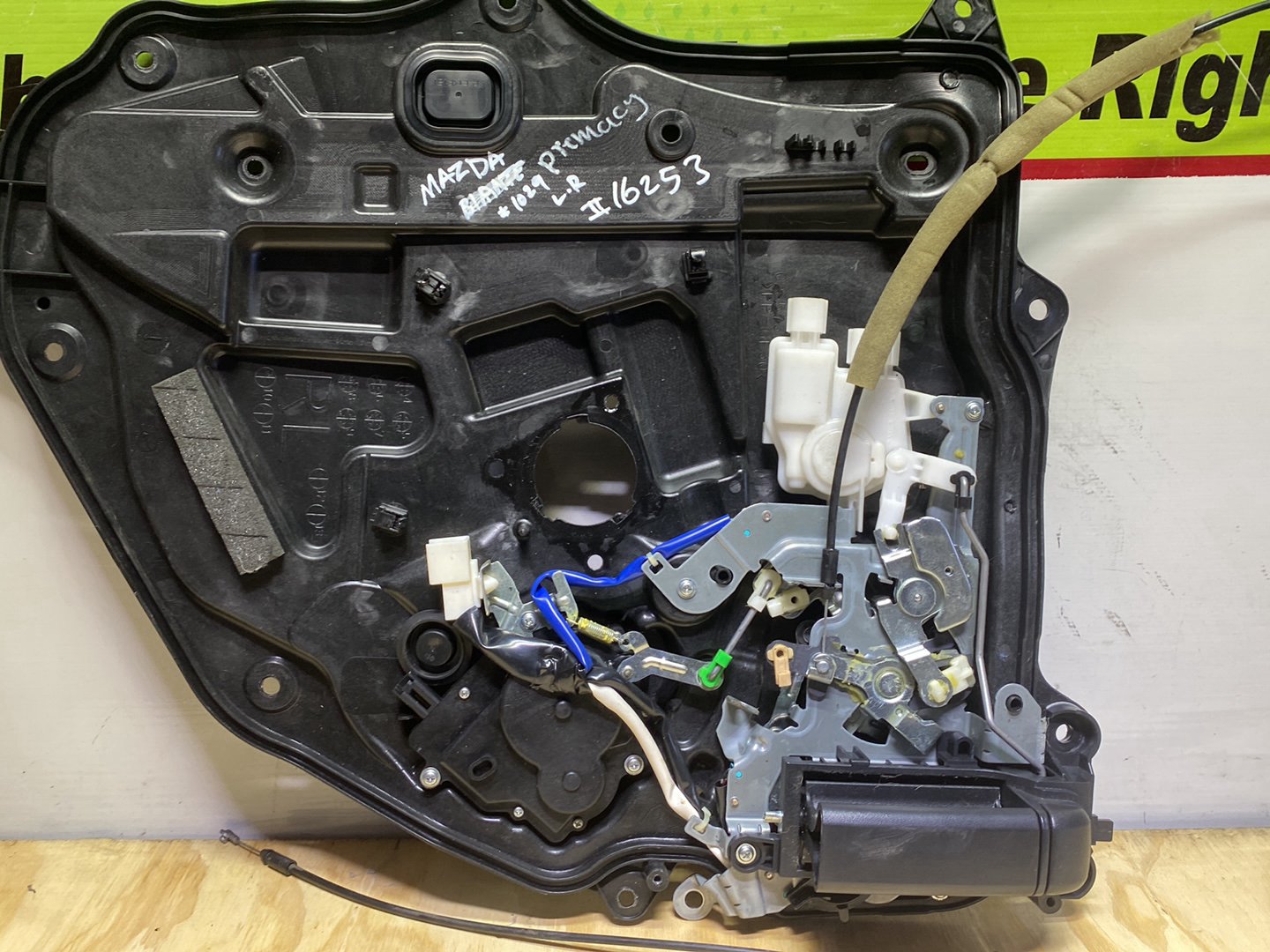 2010 Mazda Premacy CREW - Left Rear Door Lock Actuator PN: left rear interior door handle