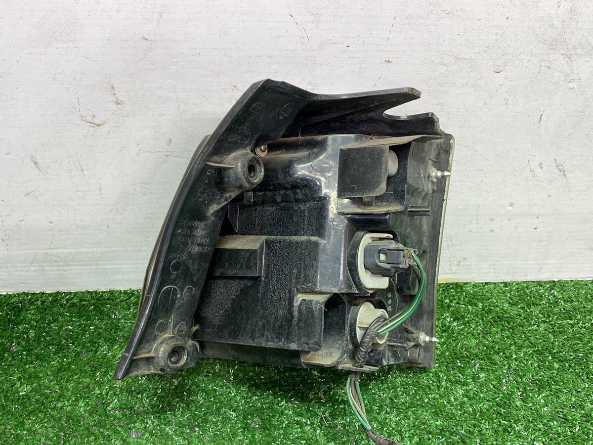 2010 Mitsubishi Outlander - Left Taillight PN: KOITO 220-87813