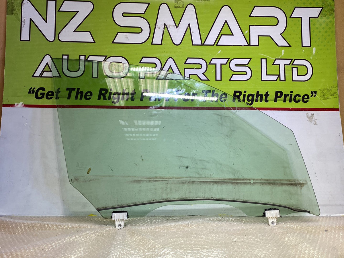 2011 Nissan Fuga - Right Front Door Glass PN: M508