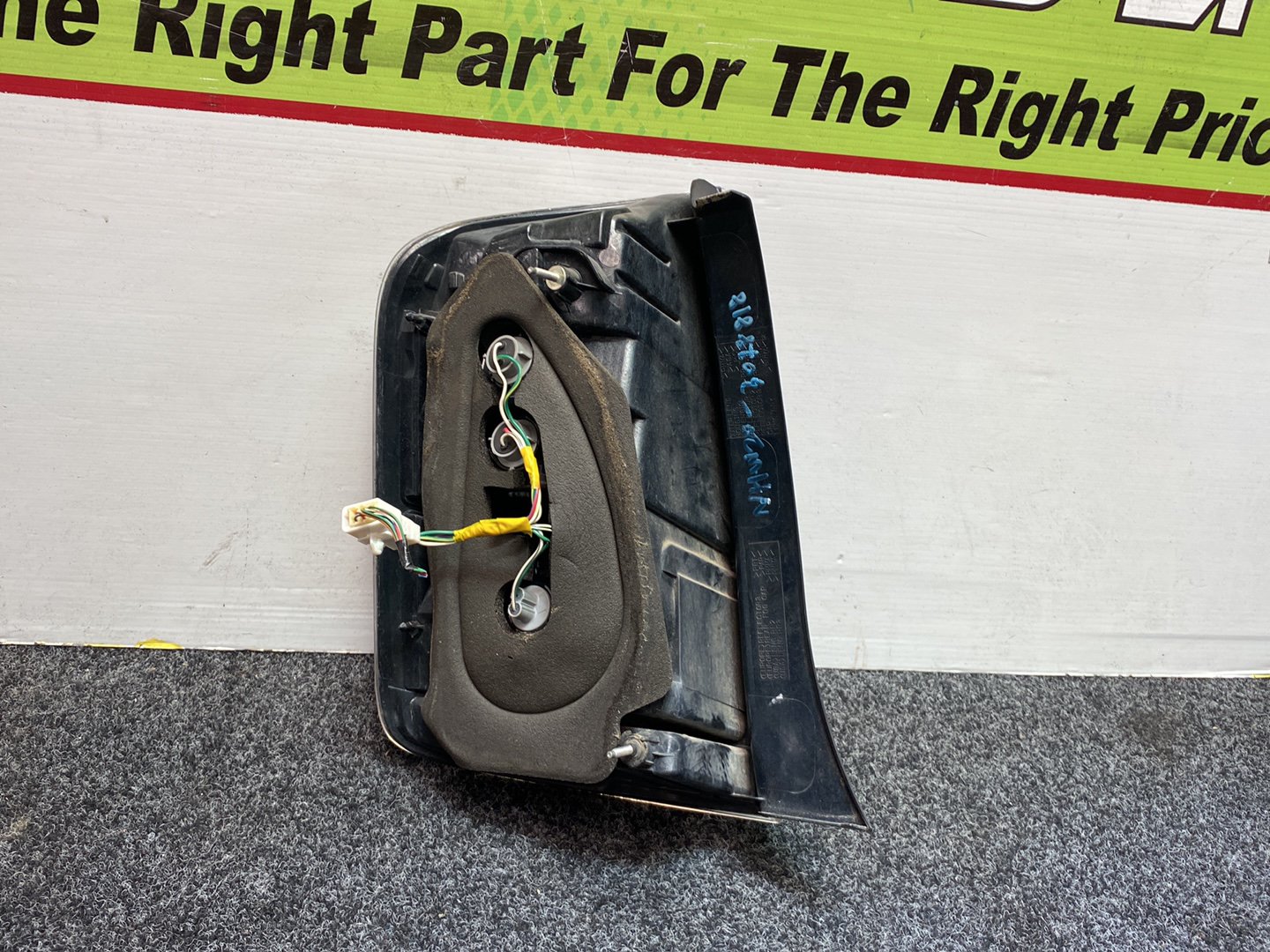 2005 Used Toyota Prius NHW20 - Right Taillight PN: STANLEY 4713