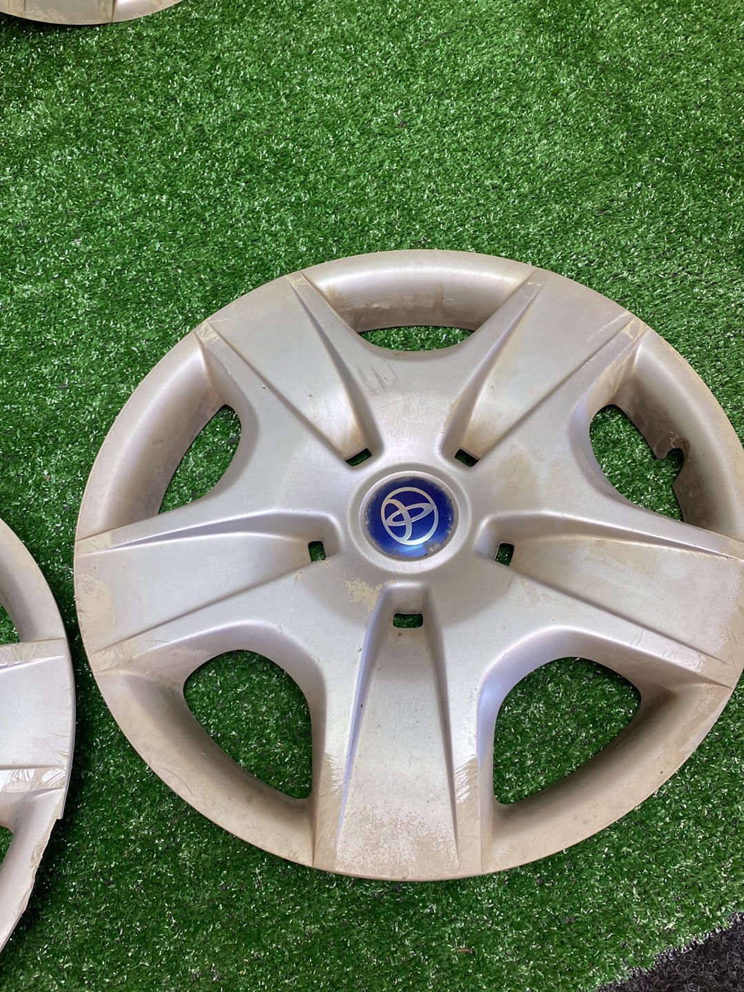 2002 Used Toyota Caldina - Wheel Cover/Hub Cap PN: Size 15