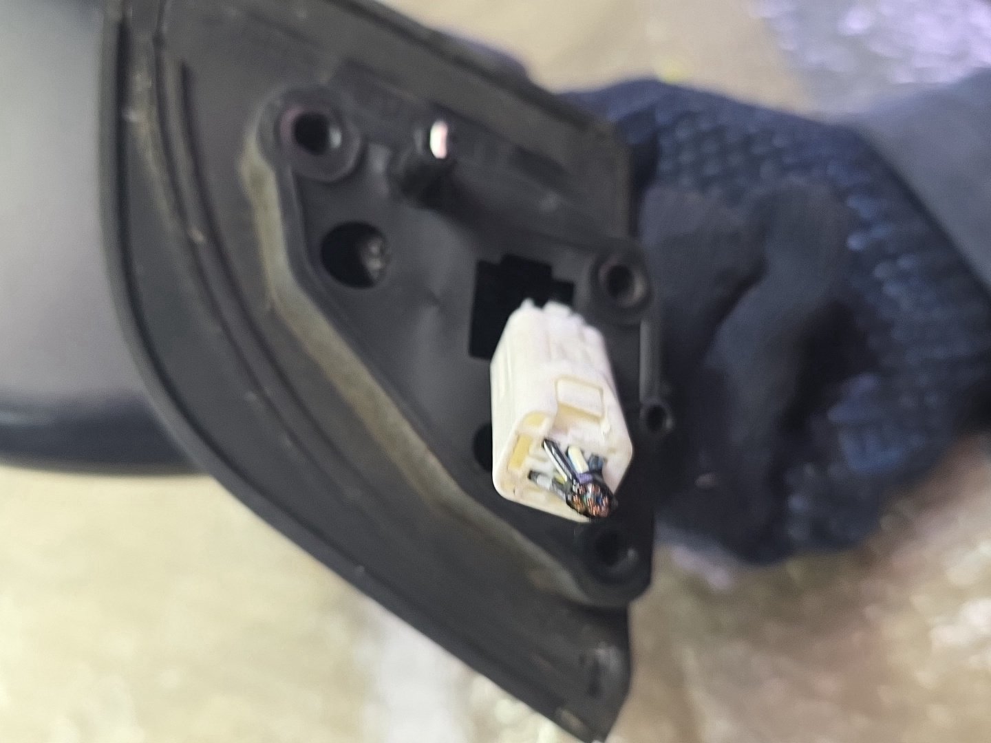 2007 Mazda MPV- Right Door Mirror PN: 8 wires