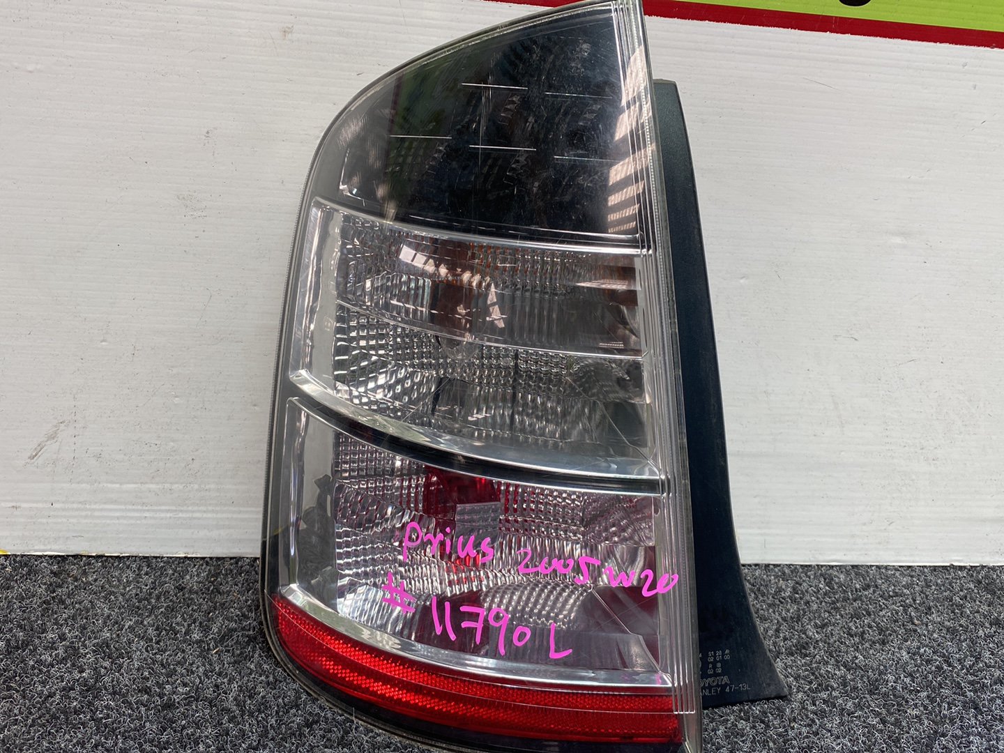 2005 Used Toyota Prius NHW20 - Left Taillight PN: STANLEY 47-13