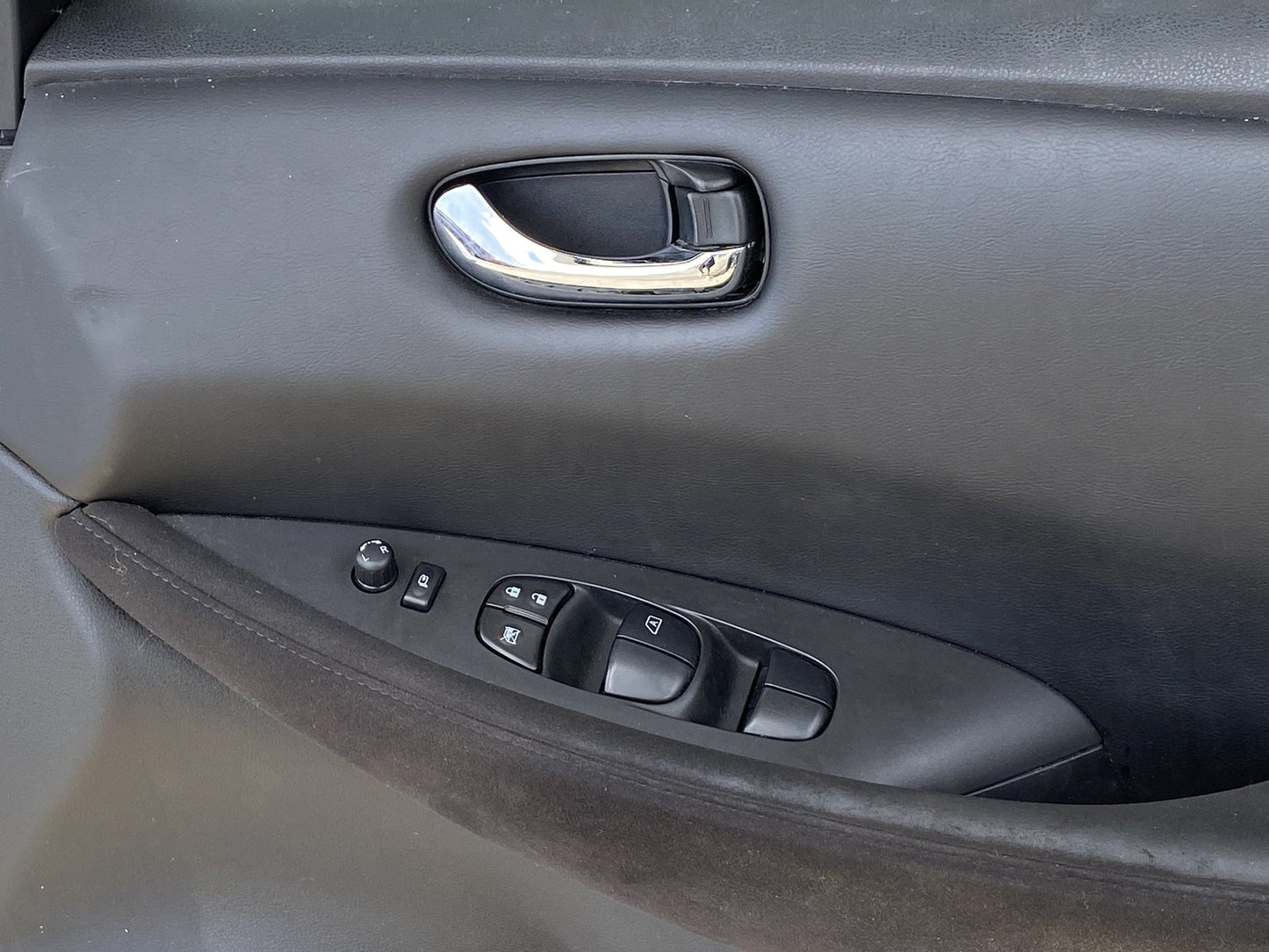 2013 Nissan Leaf AZE0 - Right Front Door PN: complete