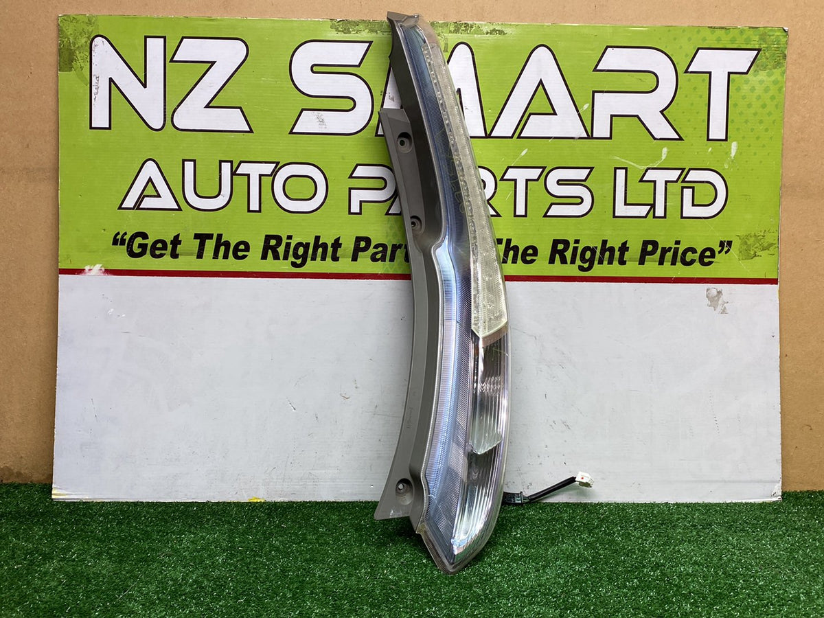 Dec 2010 to Feb 2017 - Nissan Leaf - Right Taillight - Mk1, Lens# D115