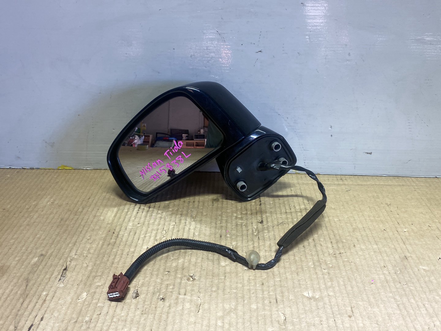 2007 Nissan Tiida C11 - Left Door Mirror PN: 5 wires