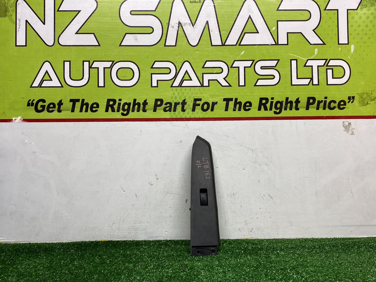 2007 Mazda Verisa - Left Front Window Switch PN: D01C684l6