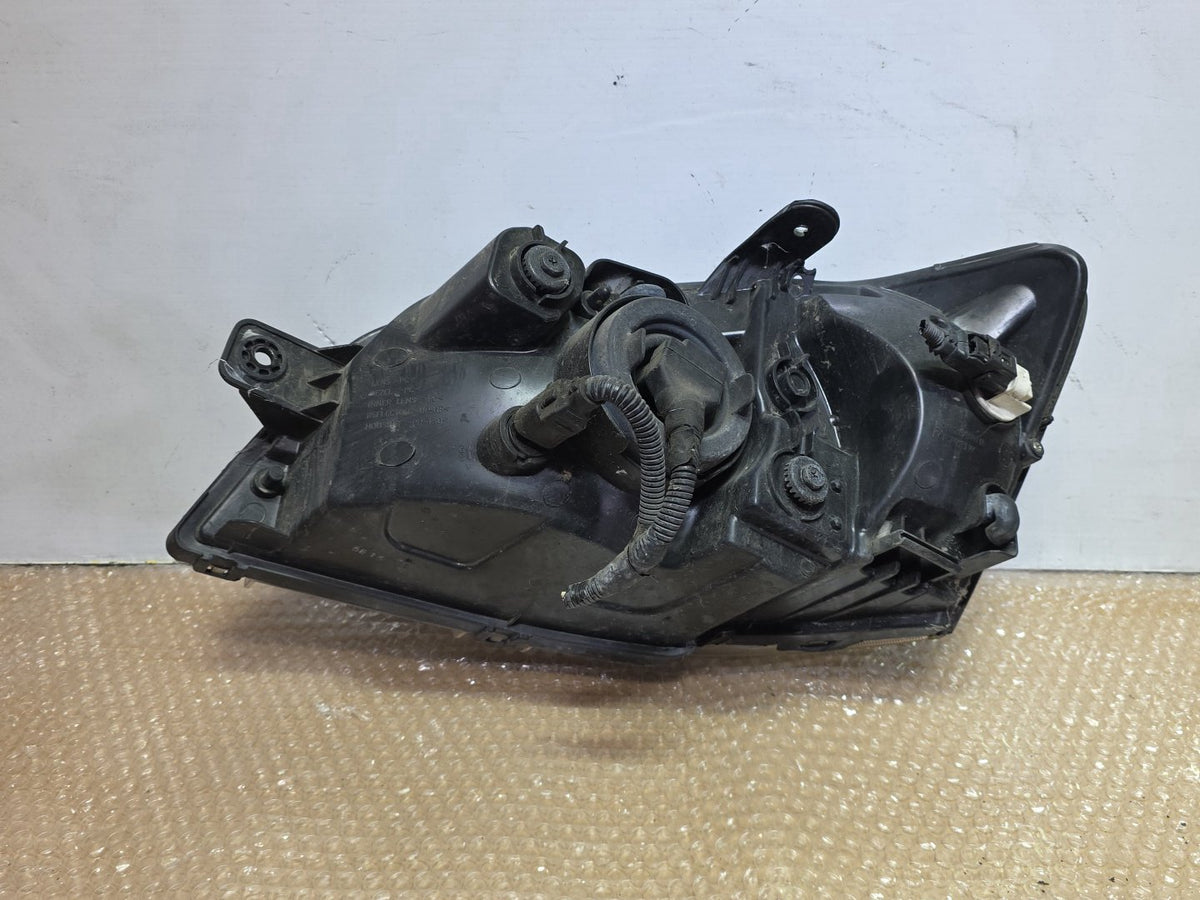 2005 Hyundai Getz - Left Headlight PN: