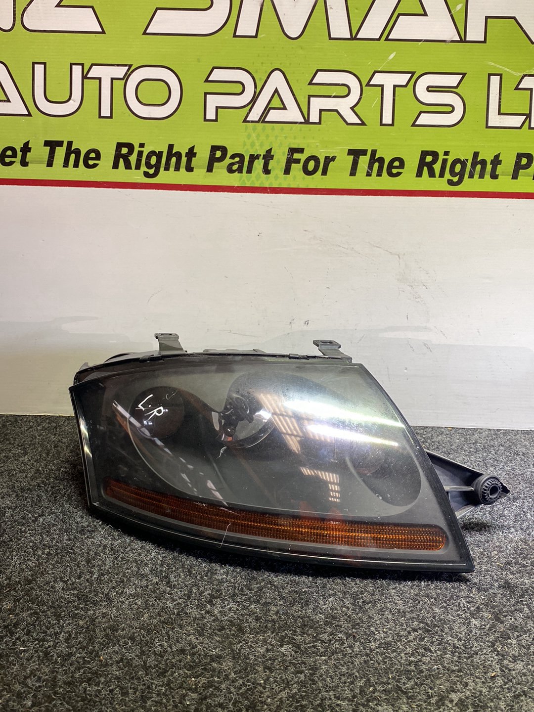 2005 Audi TT - Right Headlight PN: 8 N0 941 004BH