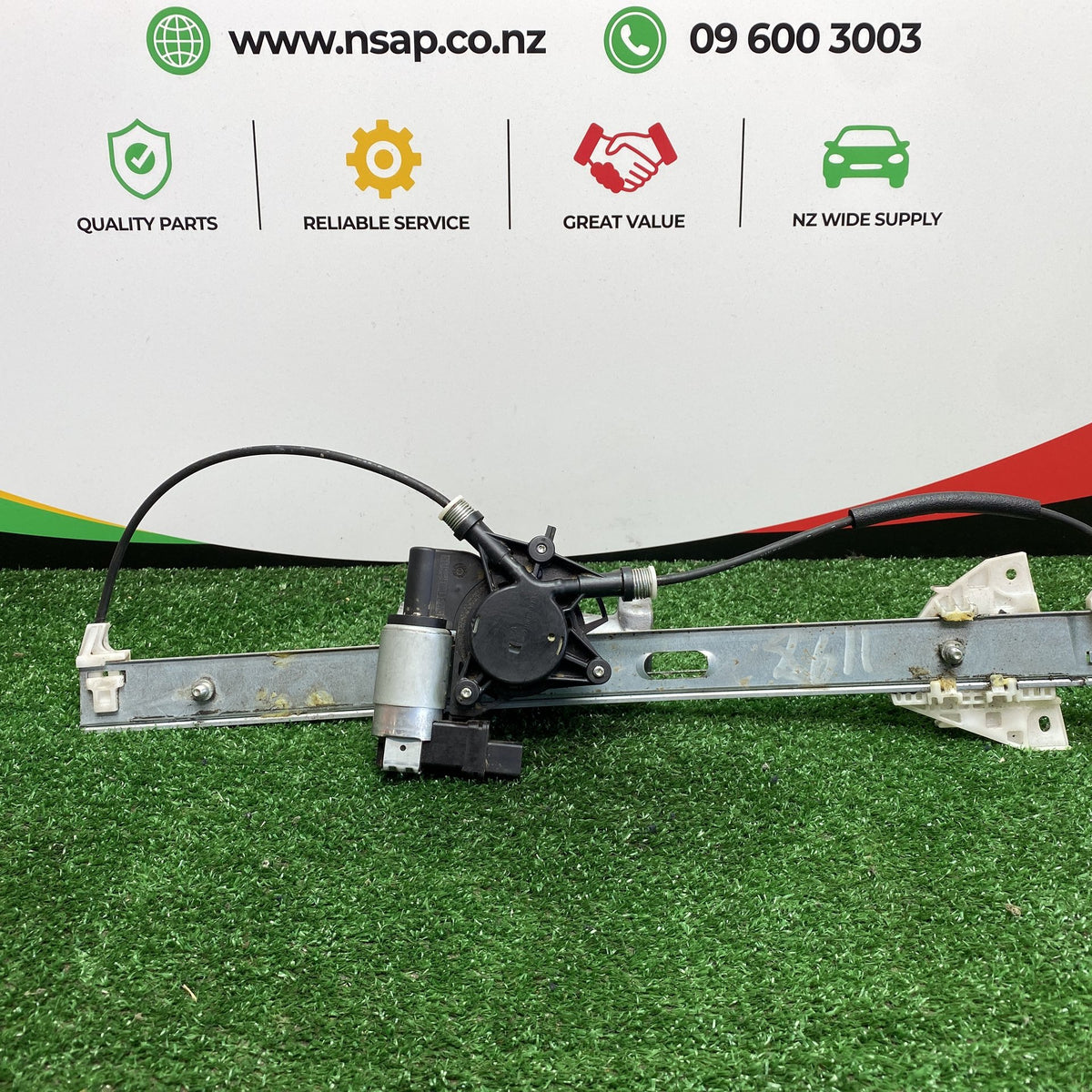 2006 Mazda MPV Right Front Window Regulator (L206-58-590A) Motor (G22C-58-58XF)
