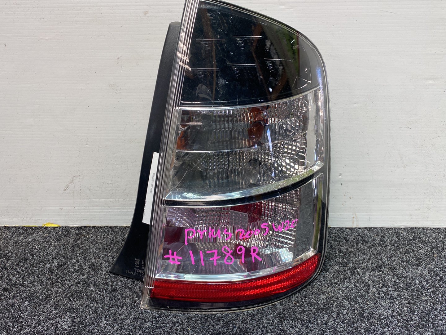 2005 Used Toyota Prius NHW20 - Right Taillight PN: STANLEY 4713