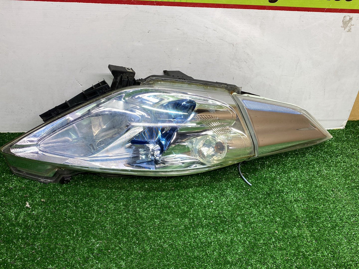 2012 Nissan Leaf ZE0 - Right Headlight PN: