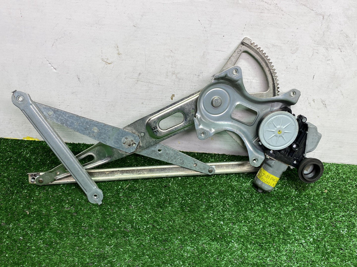 Jul 2009 to 2015 - Toyota Prius ZVW30R - Right Front Window Regulator/Motor - Power