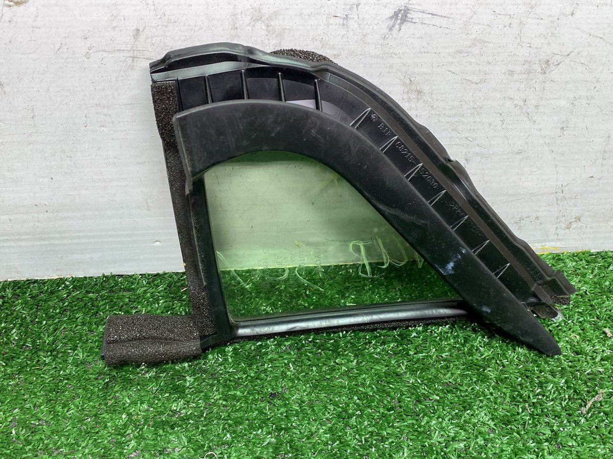 2013 Used Toyota Aqua NHP10 - Right Rear Quarter Door Glass PN: M2H3