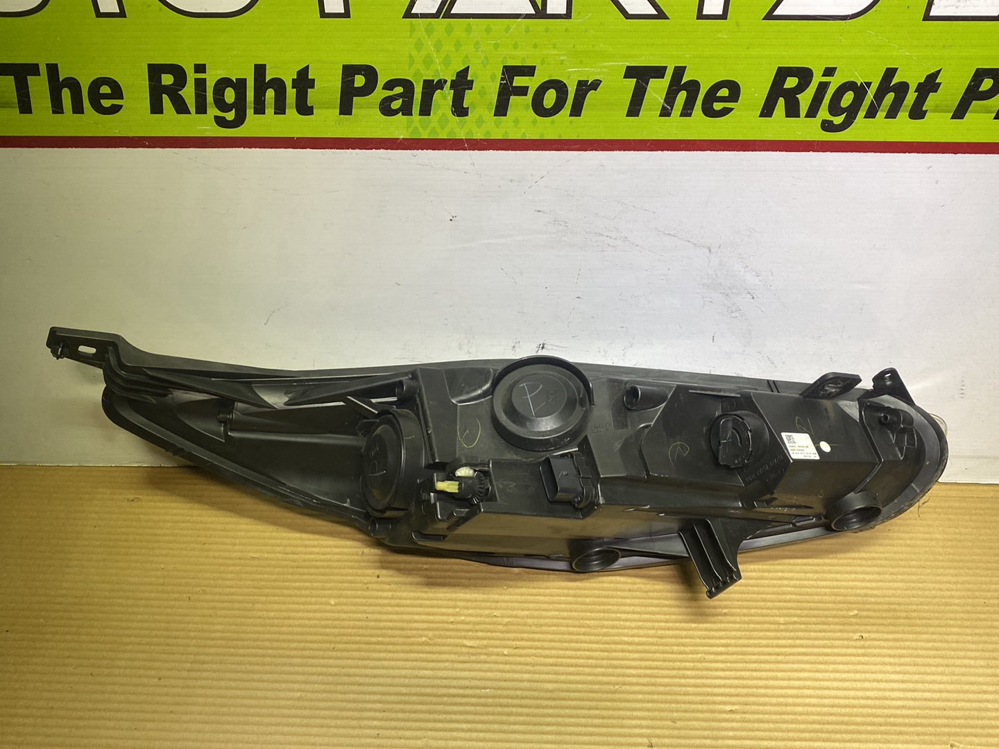2014 Ford Fiesta- Left Headlight PN: