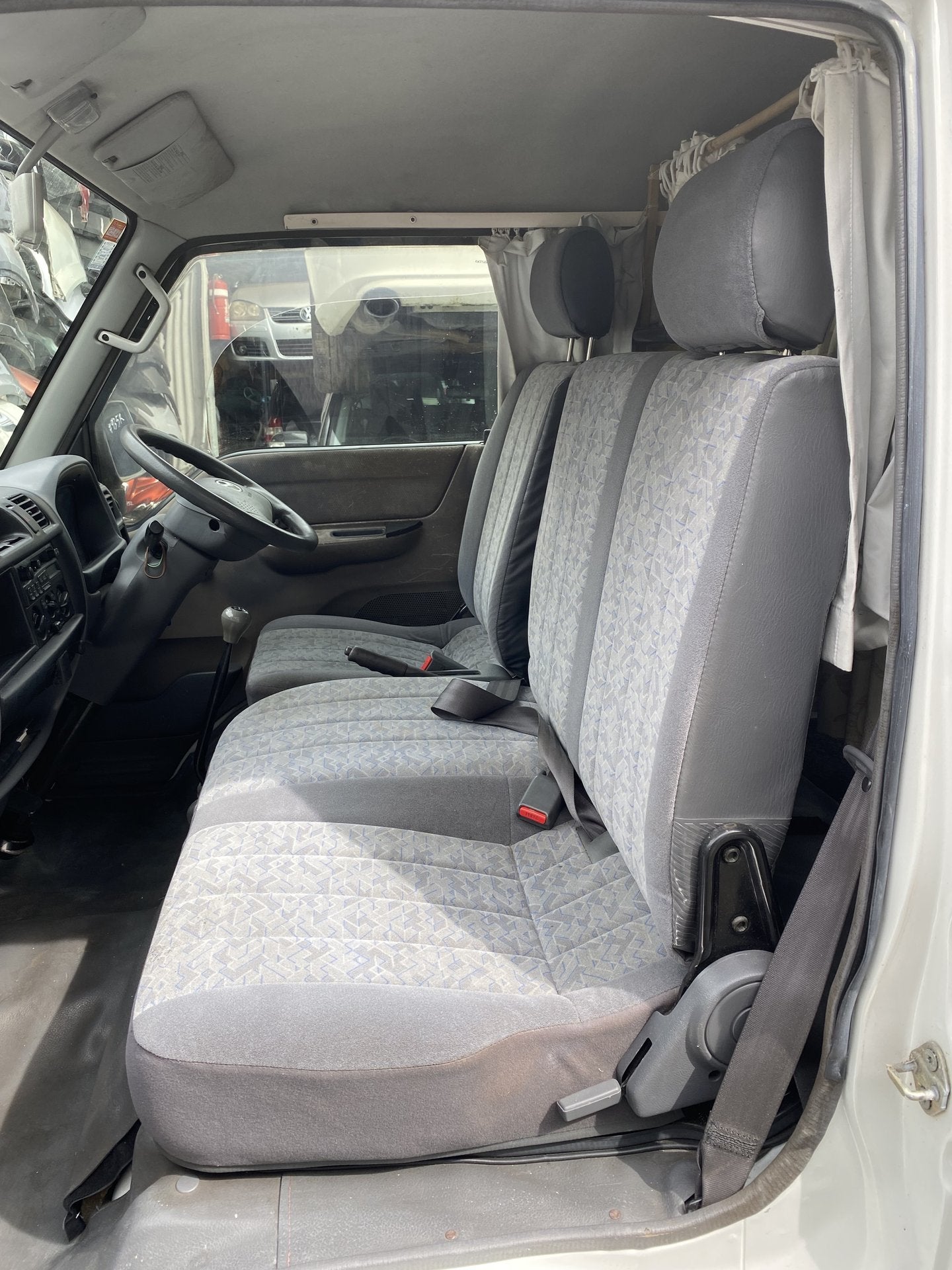 2005 Mazda E2000 Dismantlinng For Parts