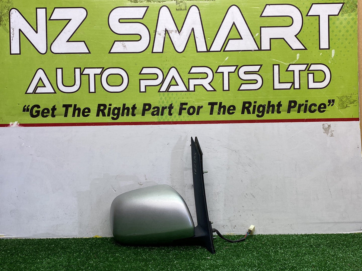 2001 to 2007 Used Toyota Noah/Voxy AZR6- Right Door Mirror - 5 Wire, 012209