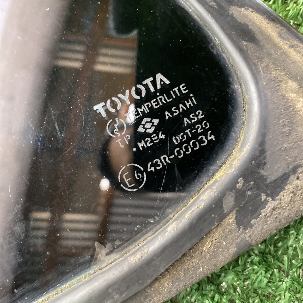 1994 Toyota Hilux Surf - Used Left Rear Quarter Door Glass PN: M284