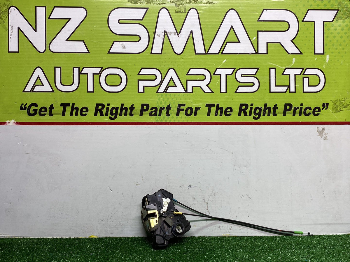 2005 Used Toyota Ist NCP60 - Right Front Lock Actuator PN: 69030-33241
