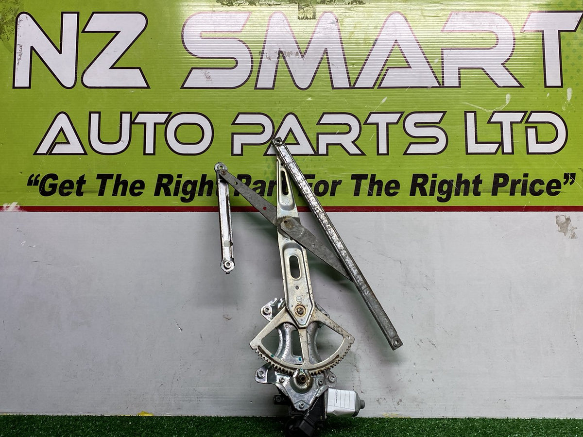 2005  Used Toyota Ist NCP60 - Right Front Window Regulator/Motor PN: See photos