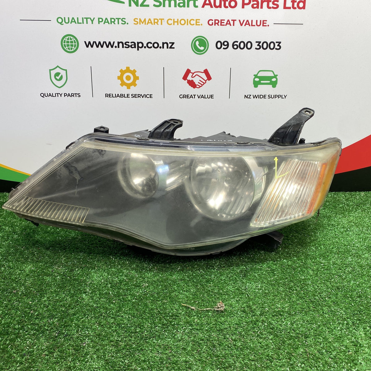 2007 Mitsubishi Outlander - Left Headlight PN: STANLEY P5584