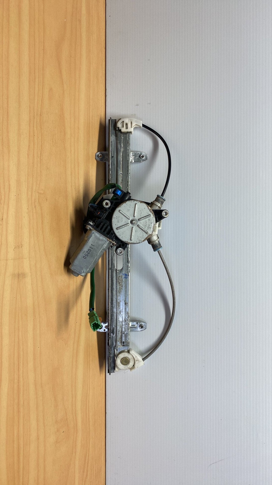 2000 Honda Integra- Left Front Window Regulator/Motor PN: