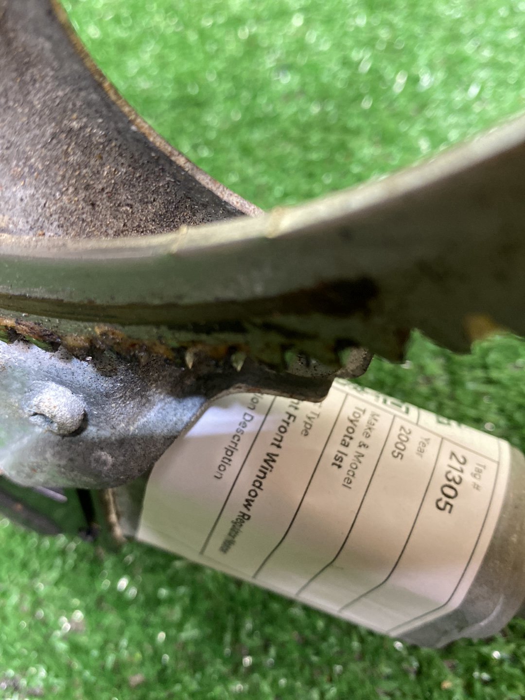 2005  Used Toyota Ist NCP60 - Right Front Window Regulator/Motor PN: See photos
