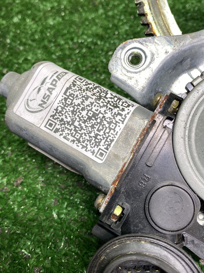 2005  Used Toyota Ist NCP60 - Right Front Window Regulator/Motor PN: See photos