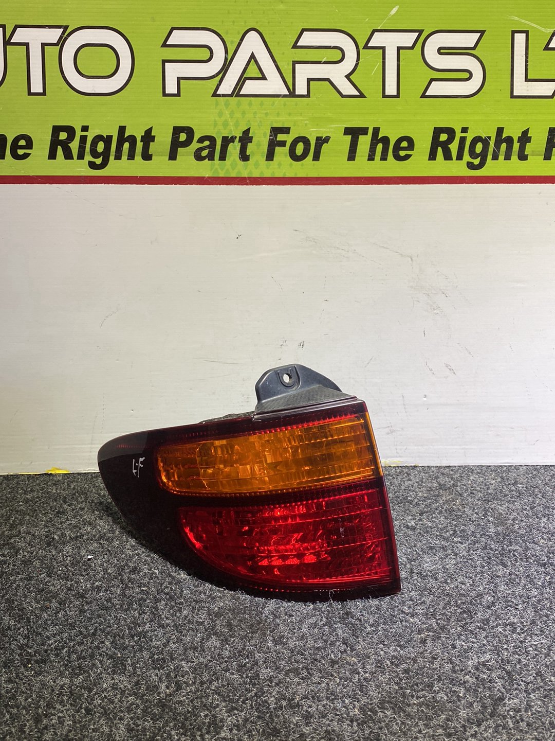 2000 Toyota Estima ACR30 - Left Taillight PN: ICHIKOH 28-140