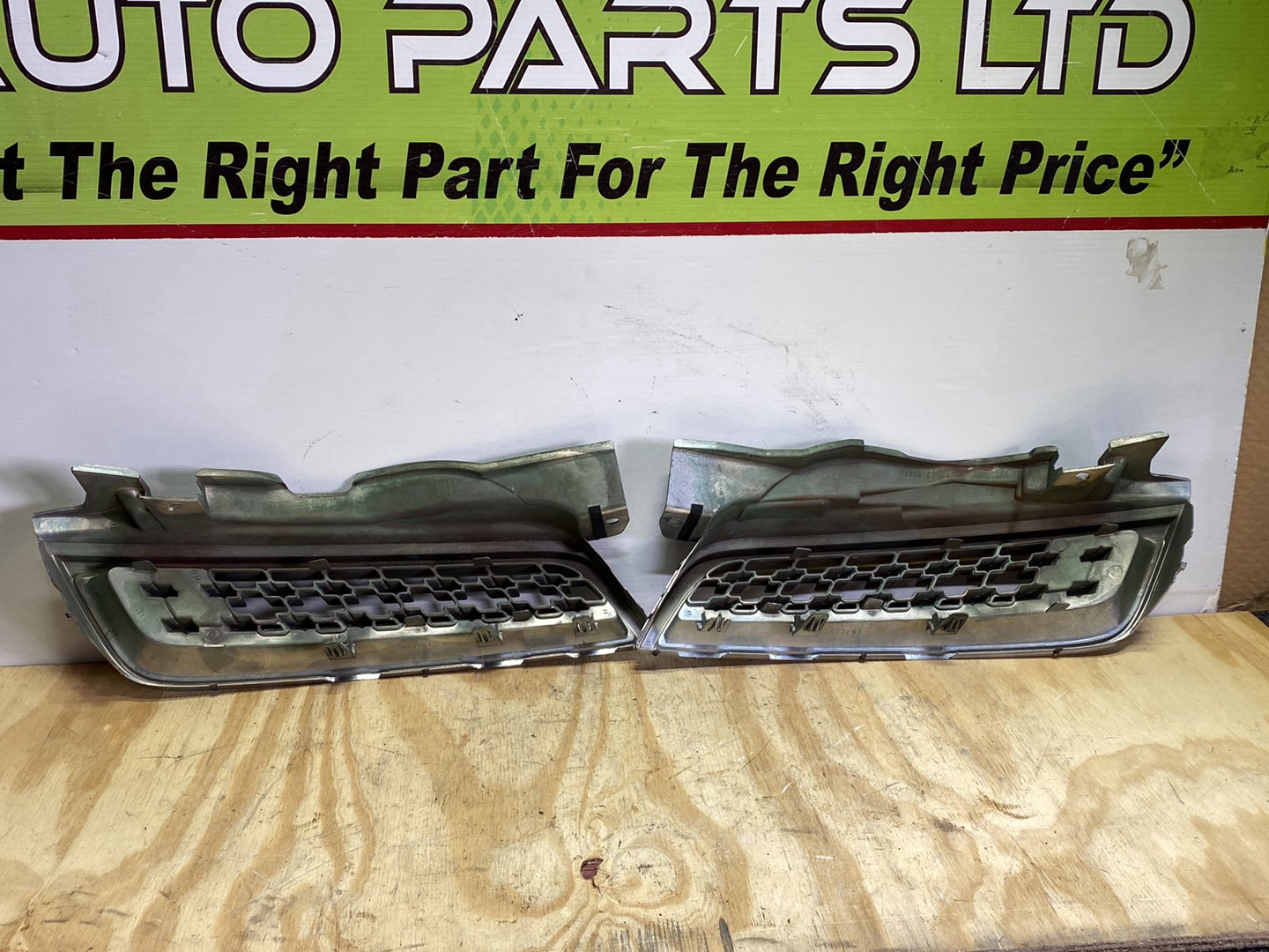 2007 Nissan March - Upper Grille